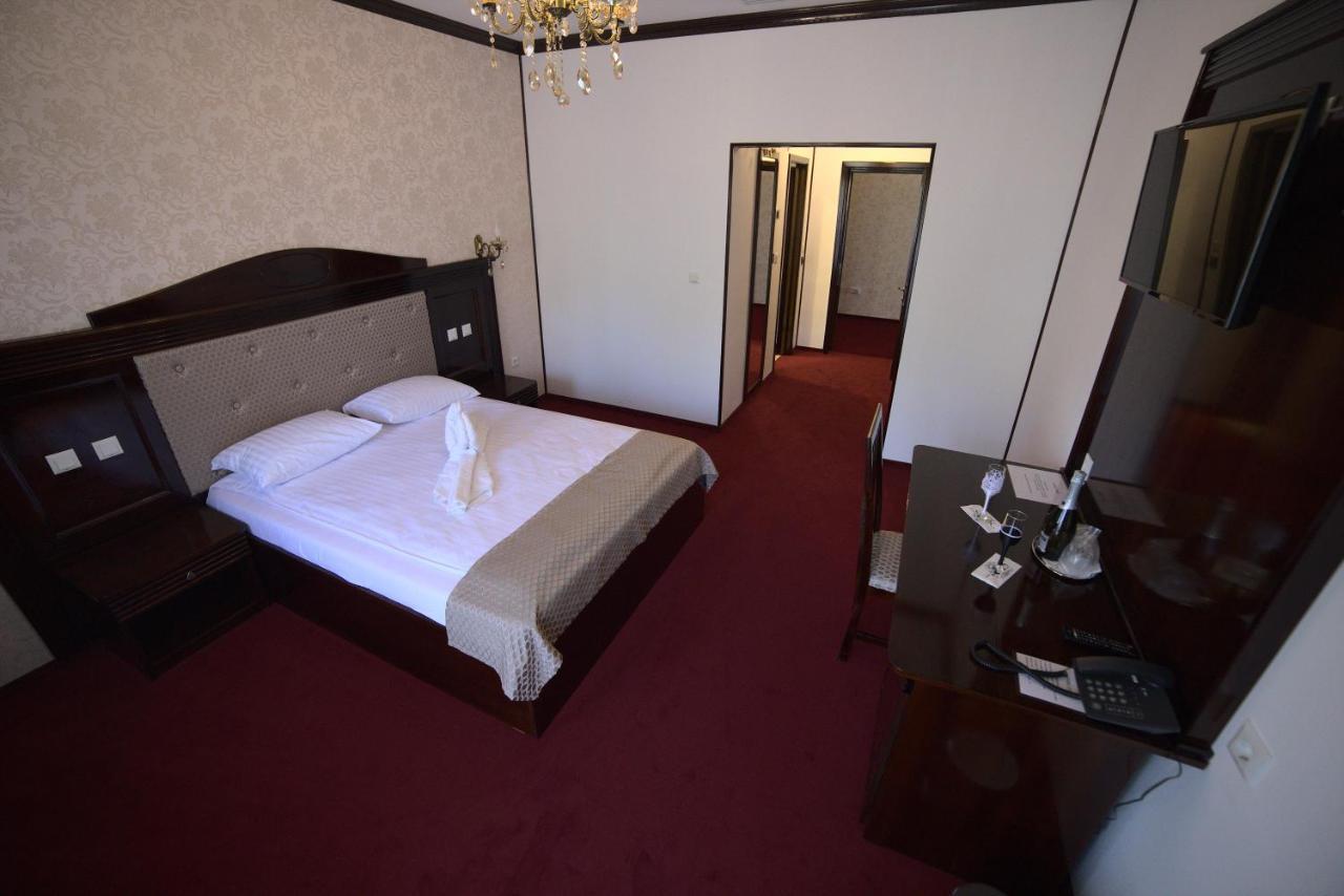 Hotel Onix Ρόμαν Εξωτερικό φωτογραφία