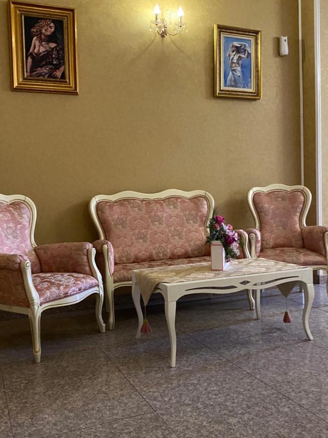 Hotel Onix Ρόμαν Εξωτερικό φωτογραφία