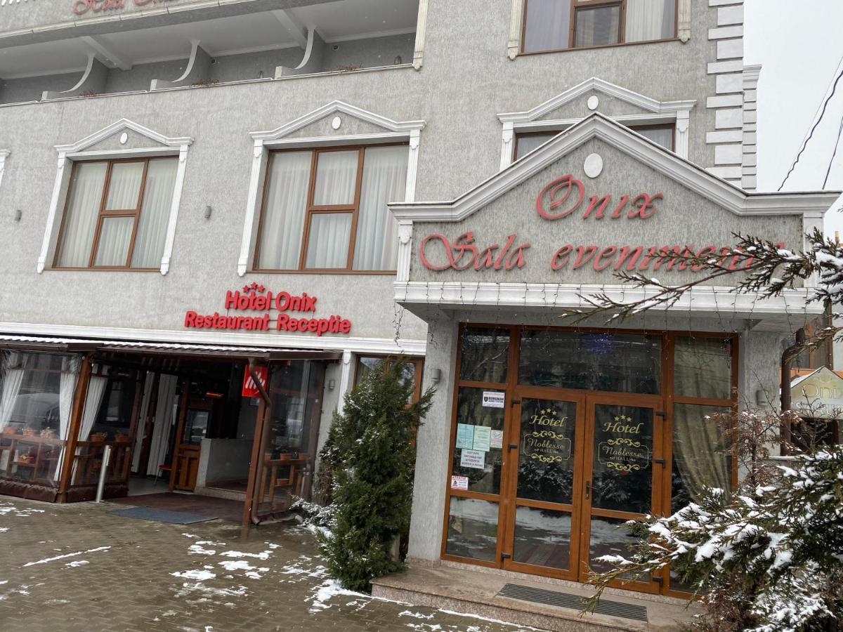 Hotel Onix Ρόμαν Εξωτερικό φωτογραφία