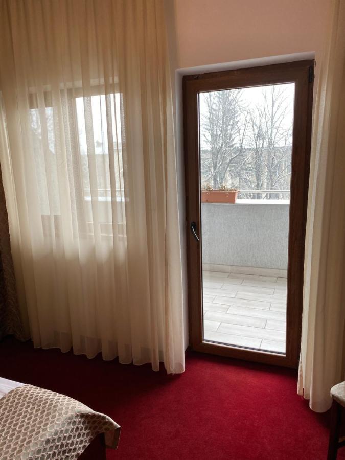 Hotel Onix Ρόμαν Εξωτερικό φωτογραφία