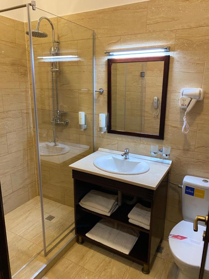 Hotel Onix Ρόμαν Εξωτερικό φωτογραφία