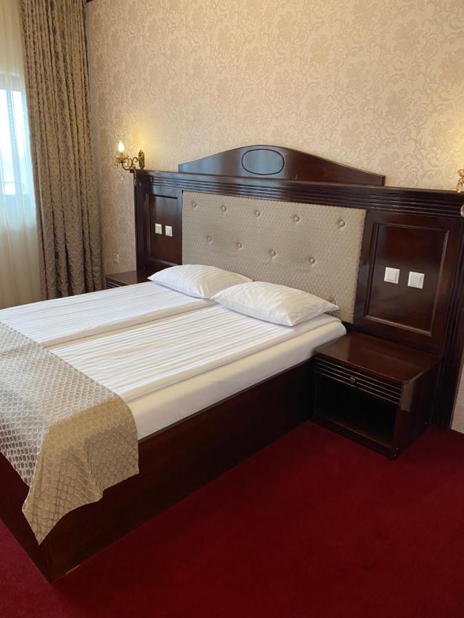 Hotel Onix Ρόμαν Εξωτερικό φωτογραφία
