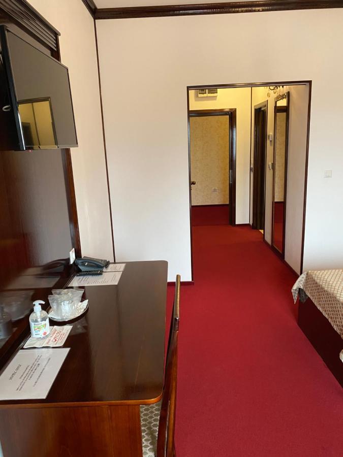 Hotel Onix Ρόμαν Εξωτερικό φωτογραφία