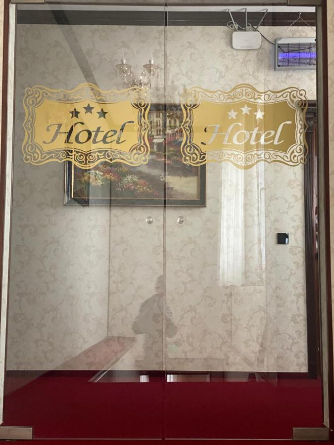 Hotel Onix Ρόμαν Εξωτερικό φωτογραφία